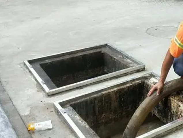 崇川化粪池清理